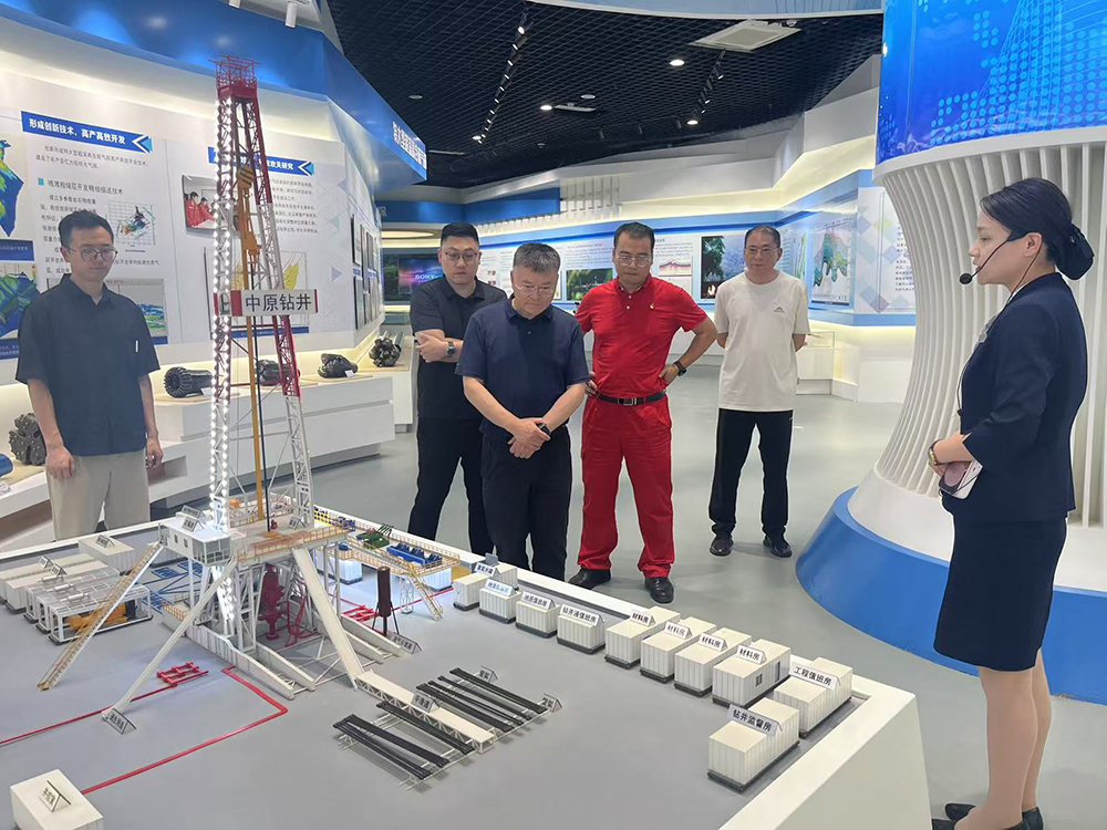 集團(tuán)黨委副書記、總經(jīng)理沈鵬帶隊(duì)到普光氣田考察交流